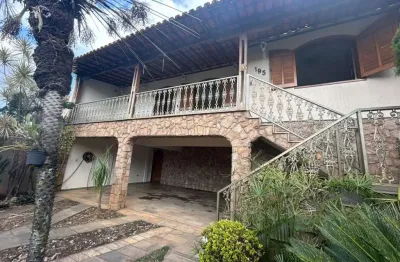 Casa com 4 quartos à venda na Rua Caetano de Azeredo, Barreiro, Belo Horizonte