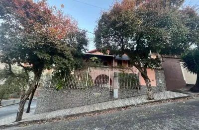 Casa com 5 quartos à venda na Rua Caetano de Azeredo, Barreiro, Belo Horizonte