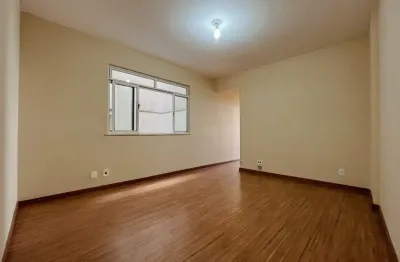 Seu novo lar no coração da cidade! amplo, arejado e com portaria 24h