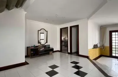 Casa no parque getúlio, 3 suítes, garagem coberta, área gourmet, em feira de santana, área total de 450 m².