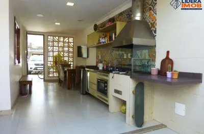 Casa na santa mônica ii, 3/4, suíte, closet, varanda, área gourmet, quintal, para venda, no condomínio jasper, em feira de santana.