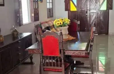 Casa residencial para venda em rua pública, centro, feira de santana, 2 quartos, 1 suíte, 1 sala, 3 banheiros, 3 vagas, 300m² área total.