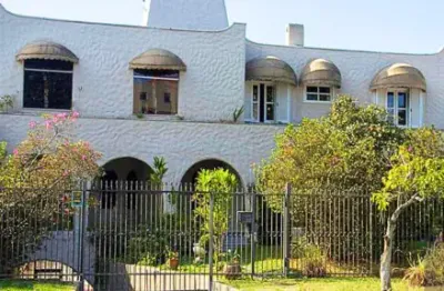 Excepcional imóvel com 814 m² para a sua residência ou negócio no capão da imbuía!