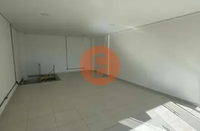 Sala comercial de 83m² com um andar subsolo no posto petromix