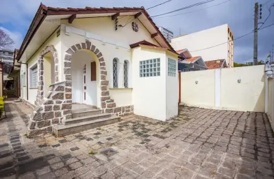 Casa à venda na Rua Alferes Ângelo Sampaio, 395, Água Verde, Curitiba