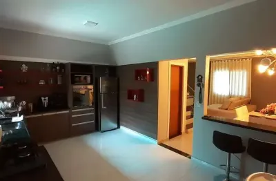 Sobrado triplex para venda, 4 quartos, 4 banheiros, 2 suítes, com 167m², 2 vagas