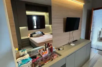 Casa à venda | 2 quartos | 1 suíte | 2 banheiros | 2 vagas l 125m² terreno