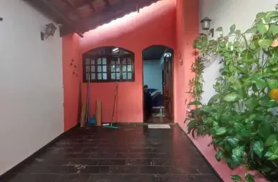 Locação – casa | 3 dormitórios (1 suíte) | 2 banheiros | 100m² | 1 vaga