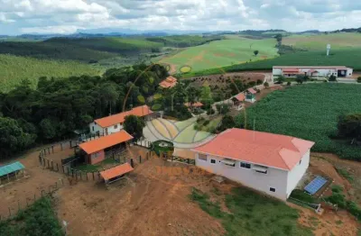 Maravilhosa fazenda no sul de minas com  171 hectares, rica em águas e excelente infraestrutura ! fa00057