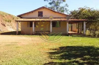 Excelente sítio em cunha com 3 alqueires e duas casas construídas! st00058