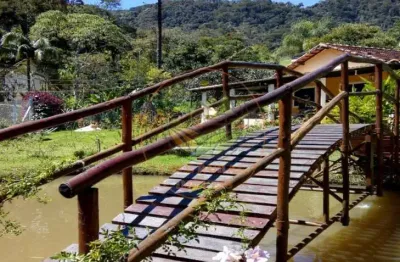 Excelente chácara no sul de minas, escriturada, com pomar e rica em águas! ch00059