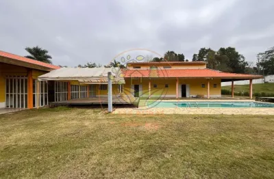 Belíssima chácara escriturada em condominio fechado, com piscina, pomar e rio! ch00057