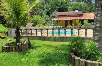 Chácara com piscina e 3 casas em jambeiro - ch00349