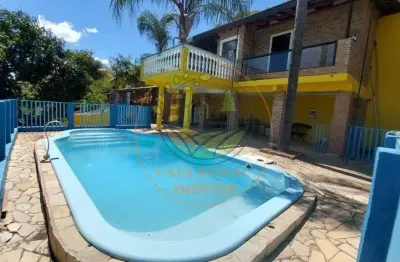 Excelente chácara com acesso á represa de paraibuna  ch00361