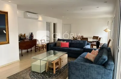 Lindo apartamento reformado em moema com 3 suítes,  sala ampla e despensa