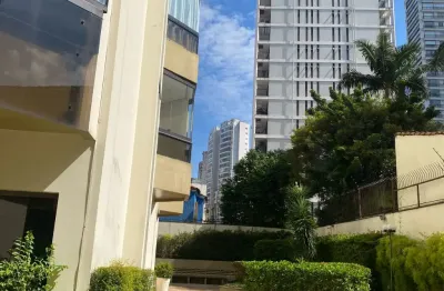 Cobertura cinematografica com jacuzzi, saunas e piscina no coração do paraiso com sao paulo à seus pés