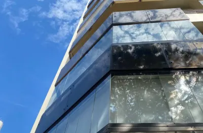 Cobertura cinematografica com jacuzzi, saunas e piscina no coração do paraiso com sao paulo à seus pés