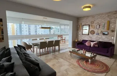 Apartamento reformado pronto para morar ,  bom gosto e qualidade nos produtos e acabamentos, imóvel com localização privilegiada e numa rua calma