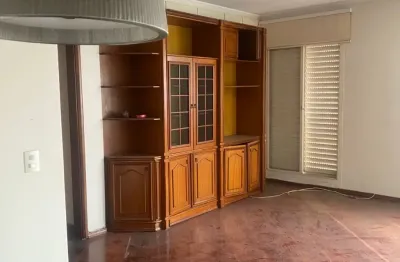 Moema com super localização, possibilidade de reverter e ter o terceiro quarto numa das quadras mais cobiçadas de moema