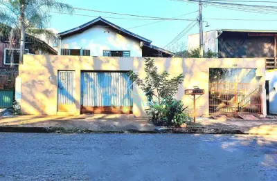 Casa a venda próxima ao lago igapó - zoneamento zr2 com 2 dormitórios, sala, cozinha, 1 banheiro so