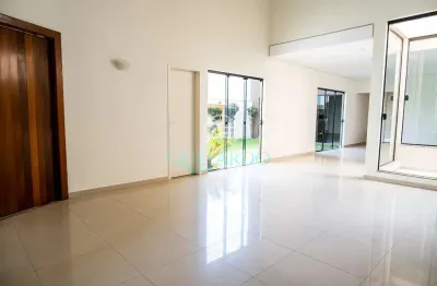 Sobrado de alto padrão a venda no condomínio royal forest – exclusividade, conforto e lazer complet