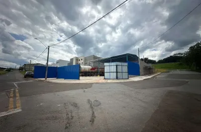 Barracão industrial com piso de concreto reforçado e 1108m²! ideal para transportadoras e caminhões