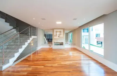 Casa com 3 suítes em condomínio fechado pronta para morar - Uberaba