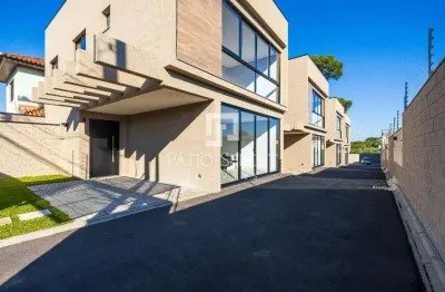 Sobrado com 115 m², 3 quartos sendo 1 suíte à venda no bairro santa felicidade.