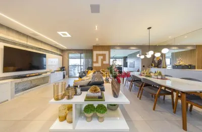 Apartamento com 235.25 m², 4 quartos sendo 3 suítes à venda no bairro Mossunguê.