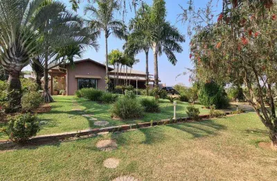 Casa à venda em jaguariúna, condomínio plazza ville, com 3 suítes, com 450 m²
