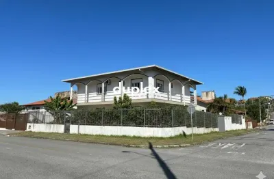 Casa de esquina com 6 dormitórios sendo 1 suite master, 4 vagas, área gormet em são josé