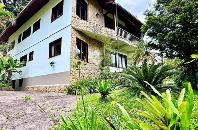 Casa de alto padrão com vista para o lago comary à venda em teresópolis – 6 quartos, piscina e quadra