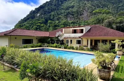 Casa linear com 8 quartos, piscina e área gourmet à venda – refúgio de paz e natureza em teresópolis/rj
