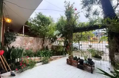 Casa à venda no bairro nossa senhora de fátima – 3 quartos, escritório e estrutura ampla em teresópolis