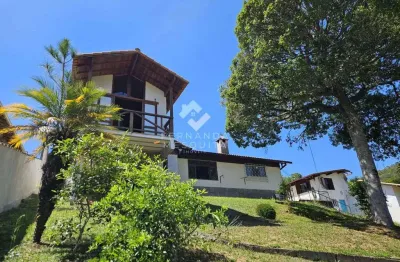 Casa linear aconchegante com vista – um refúgio cercado pela natureza