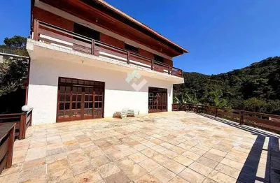 Casa para locação em condomínio na Serra dos Órgãos com 4 quartos, lazer completo e natureza