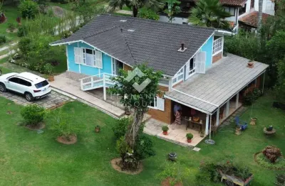 Casa em Condomínio com Vista para o Lago à Venda em Teresópolis RJ