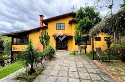 Casa em condomínio com vista para Mulher de Pedra em Vargem Grande – Teresópolis RJ