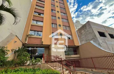 VENDO - Amplo Apartamento com 3 Quartos sendo 1 Suíte no Centro