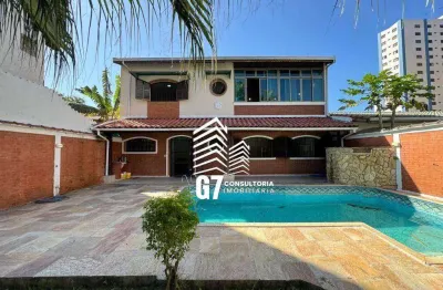 Sobrado à venda - com piscina e espaço gourmet - a 100 metros da praia!