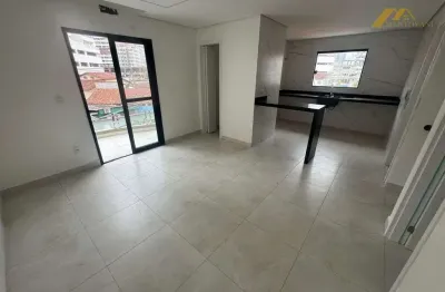 Sobrado triplex 90m², 2 suítes, ambientes integrados e vista linda da montanha