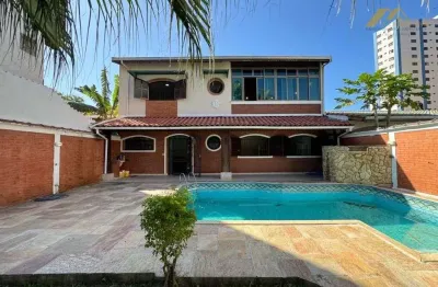 Sobrado à venda - com piscina e espaço gourmet - a 100 metros da praia!