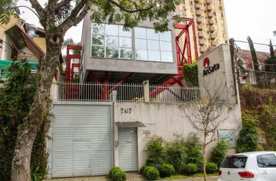 Casa comercial com 13 salas para alugar na Rua Duque de Caxias, 676, São Francisco, Curitiba