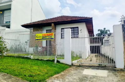 Terreno com 319m² contendo uma residência em alvenaria no bairro boa vista