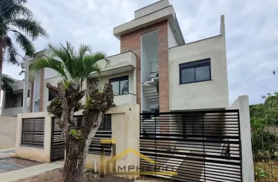 Imperdível oportunidade de investimento: casa à venda em curitiba-pr, uberaba. 3 quartos, 3 suítes, 3 salas, 1 banheiro, 2 vagas de garagem. 160m².