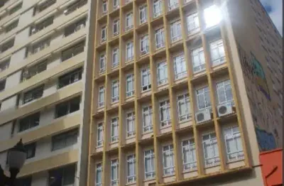 Excelente oportunidade de investimento: Ponto Comercial à venda no Centro de Curitiba-PR, com 2 salas, 1 banheiro e 22,85 m² de área!