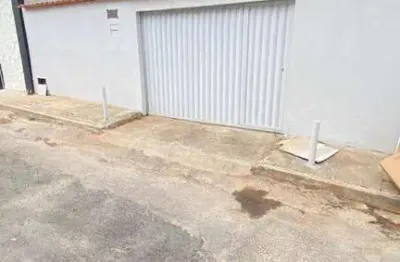 Casa com 3 quartos para alugar na Rua Dr02, 18, Vila Redenção, Goiânia