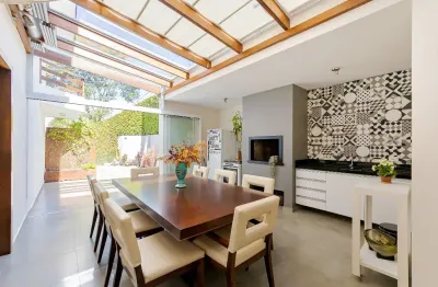 Sobrado com 4 quartos, espaçoso e com vista linda, no pilarzinho!