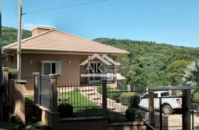 Casa com quiosque, piscina e linda vista a venda em morro reuter na serra gaúcha
