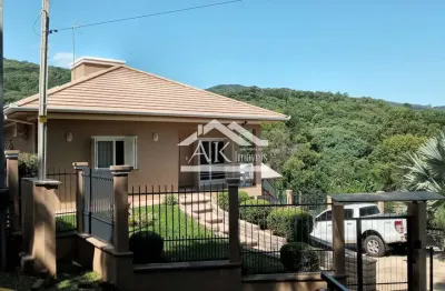 Casa com quiosque, piscina e linda vista a venda em morro reuter na serra gaúcha